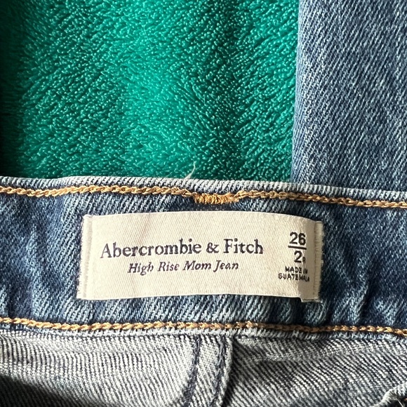 Abercrombie and Fitch High Rise Mom Jeans - Picture 3 of 3